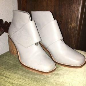 Alizia Gray Bootie